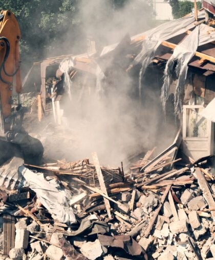 Process,Of,Demolition,Of,Old,Building,Dismantling,Aerial,View.,Excavator