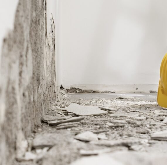 House,Renovation,Concept,,Wall,In,Demolition,With,Plaster,Rubble,And